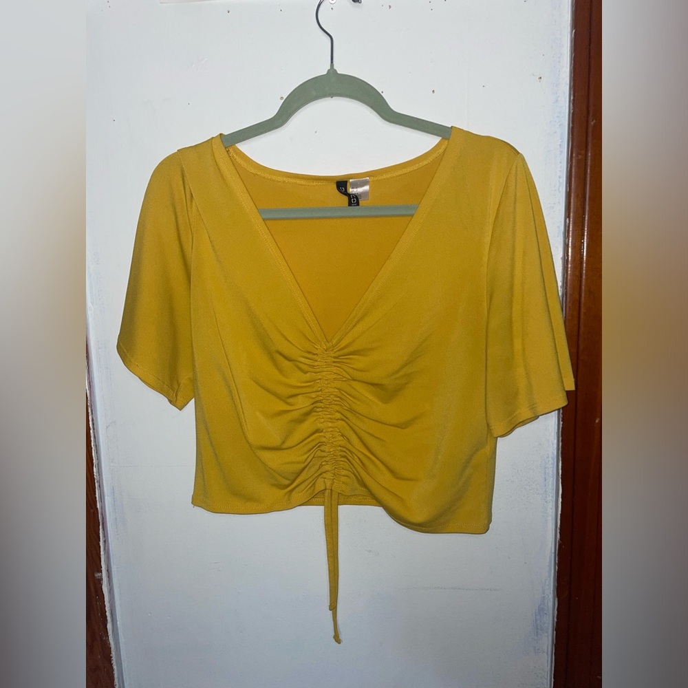 H & M yellow top